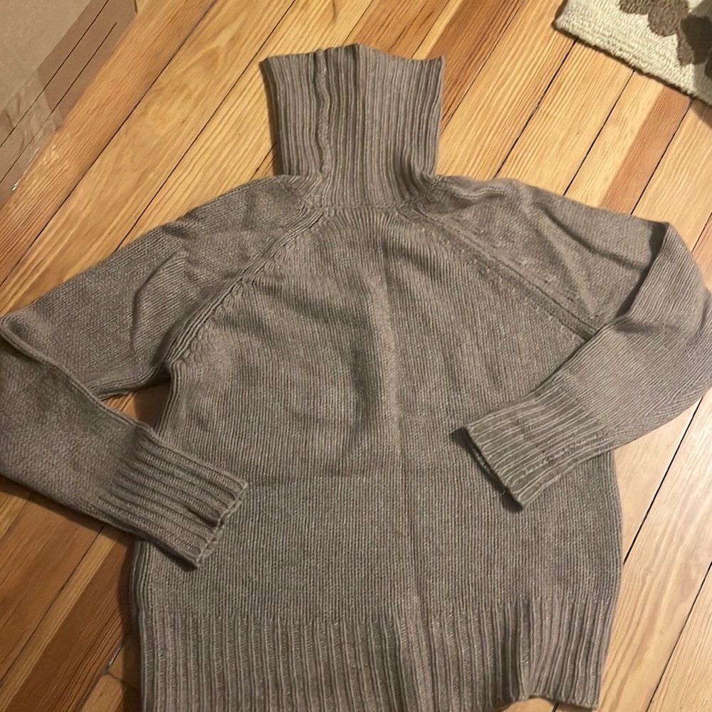 Tan Italian 100% cashmere sweater
